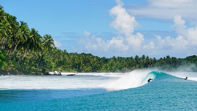 Surf Camp-Siberut