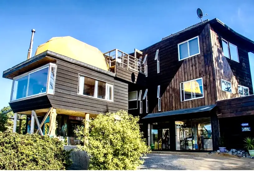 Surf camp The Sirena Insolente Hostel  Suites in Central Chile, Chile.
